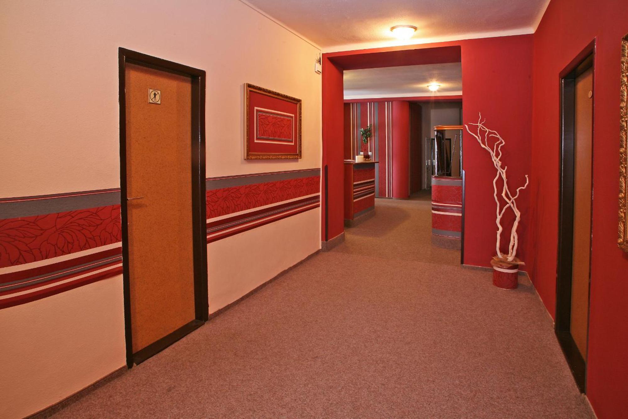 Hotel Zlaty Jelen Horazdovice Экстерьер фото