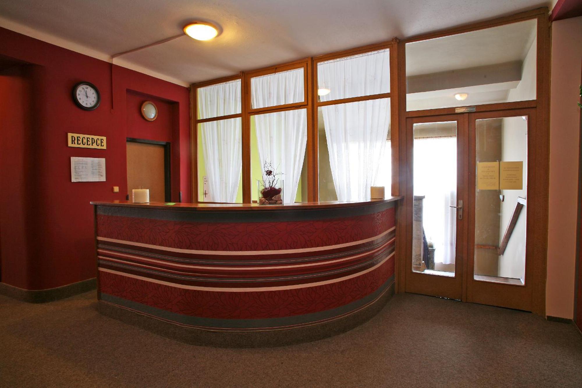 Hotel Zlaty Jelen Horazdovice Экстерьер фото